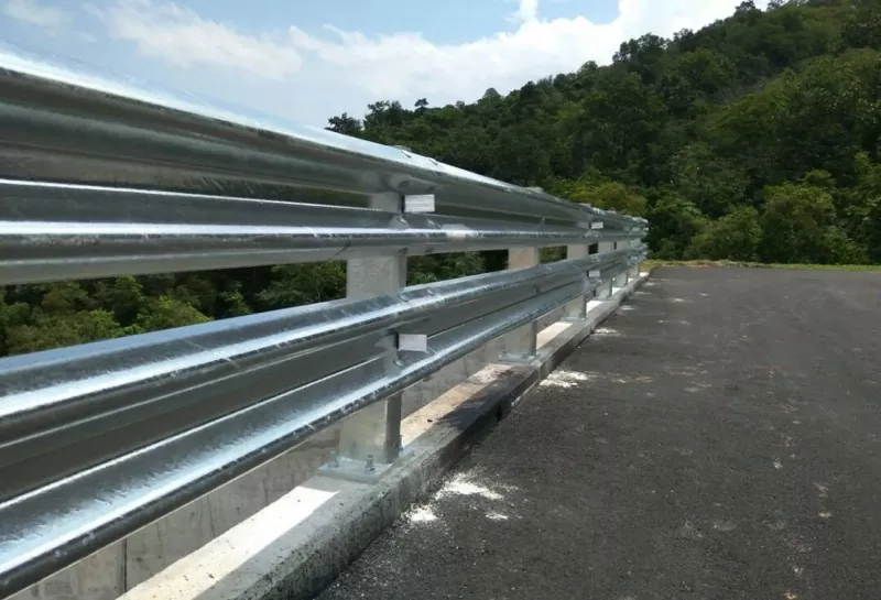 گاردریل بزرگراه فولادی